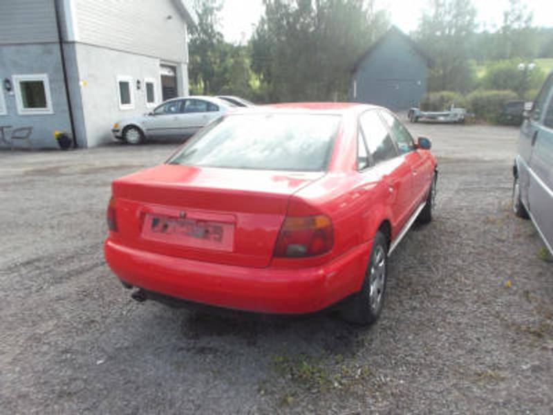 Baklykt Audi A4 95-07.96 sedan høyre gul/rød/klar